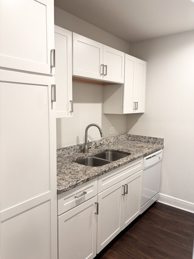 Foto del edificio - 1701 Paulding Ave