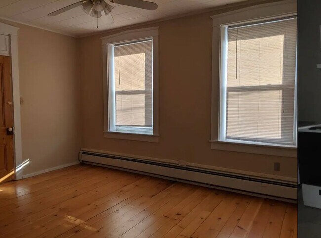 Foto del edificio - 136 N George St
