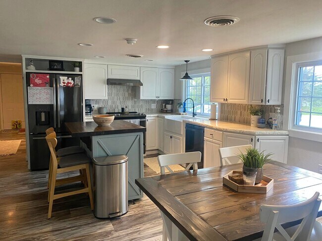 Foto del edificio - 7812 W Saint Martins Blvd