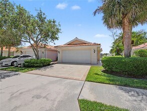 Building Photo - 8357 SE Double Tree Dr