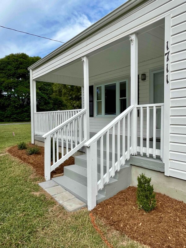 Building Photo - 1711 Bahama Rd
