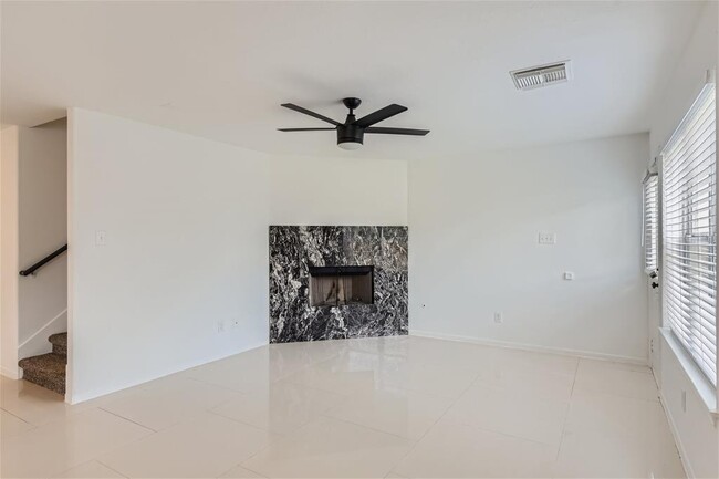 Building Photo - 1035 San Antonio Ct