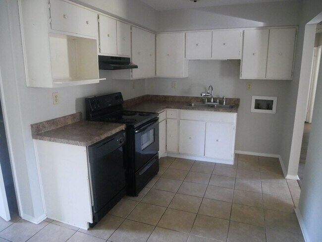 Foto del edificio - ****JUST REDUCED****2725 Camelot Cove Horn...