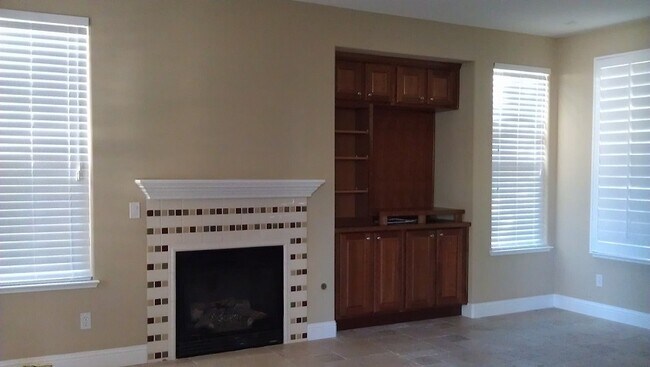 Building Photo - Beautiful Executive Home