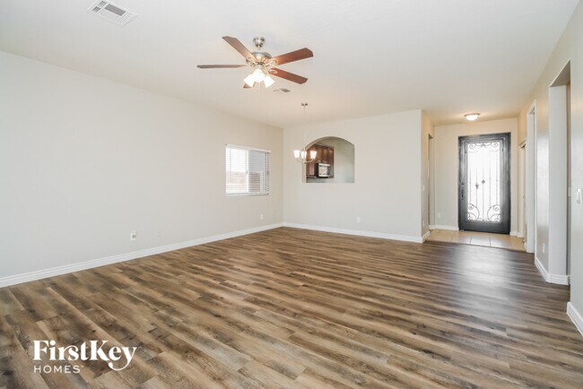 Building Photo - 677 W Mesquite Tree Ln