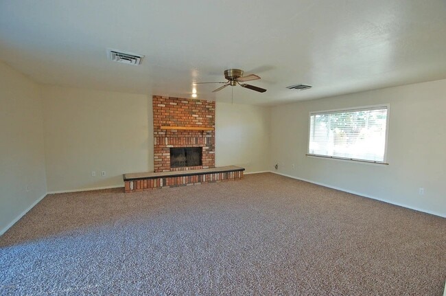 Building Photo - 419 E Tulane Dr