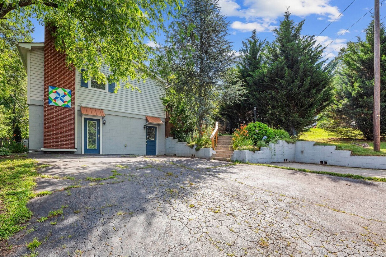 24 Village Park Dr Unit 4 Village Park Dr, Weaverville, NC 28787