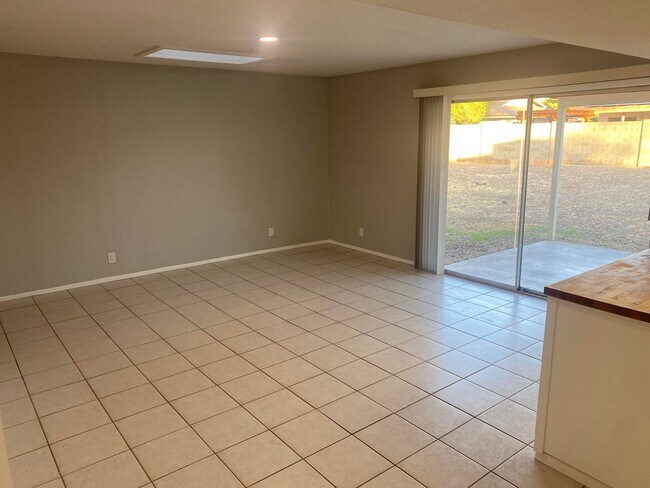Building Photo - 4-bed, 2-bath SFH N Phoenix