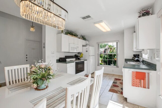 Foto del edificio - 1566 Oak Hill Trail