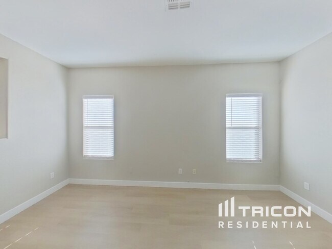 Building Photo - 10117 W Luxton Ln
