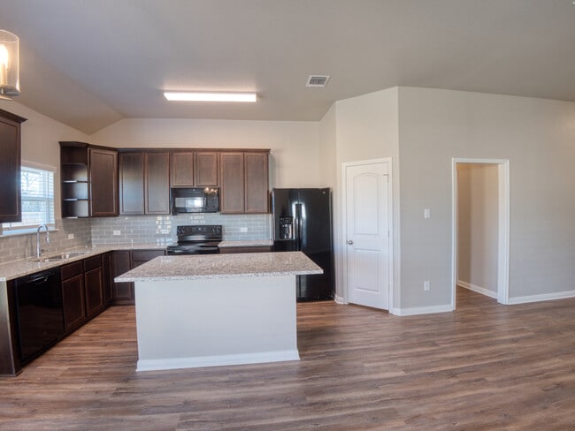 Photo - 1368 Kingsgate Dr House