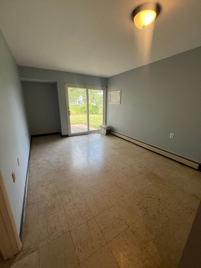 Building Photo - 103 Chestnut St