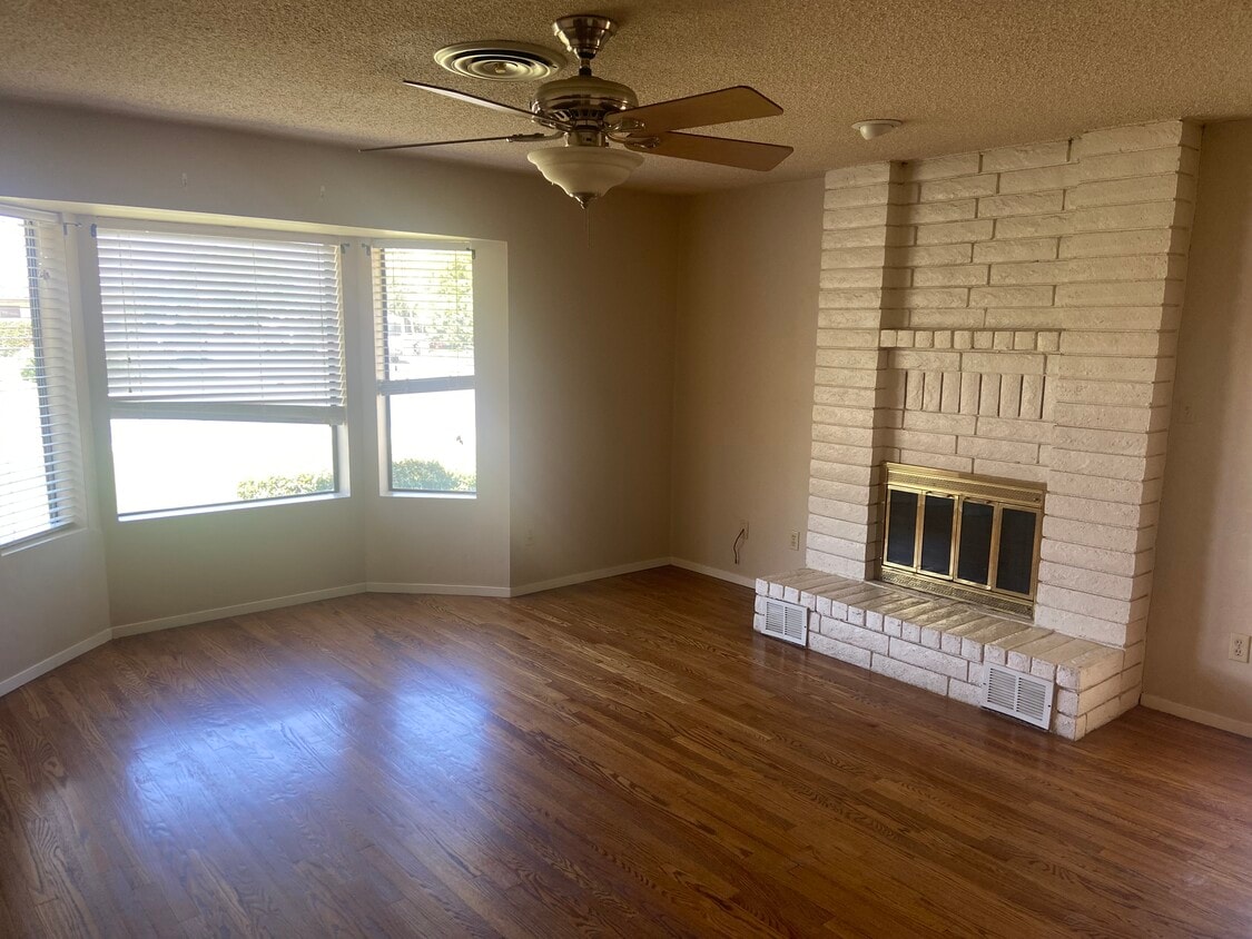 Building Photo - 6017 Amber Oaks Ave