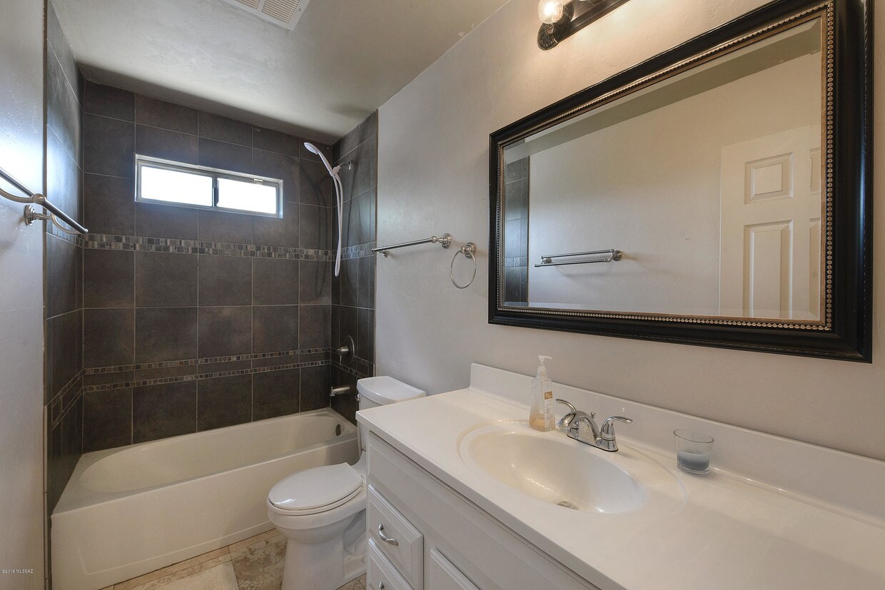 Foto principal - 6401 N Camino Katrina