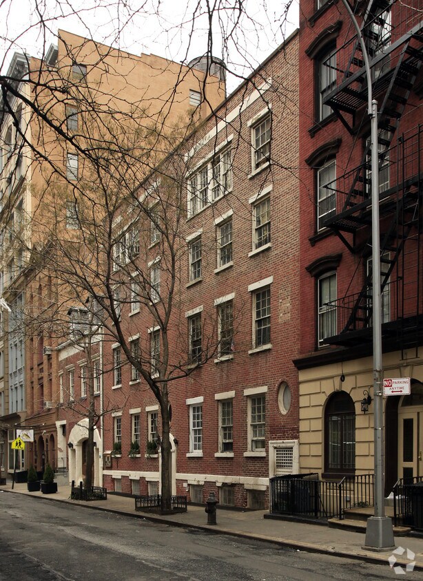 Primary Photo - 19 Barrow St