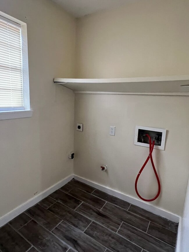 Building Photo - 3014 Nona Cir