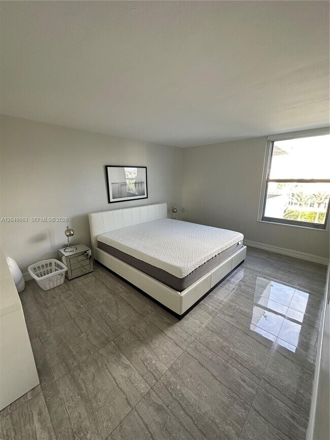 Building Photo - 2899 Collins Ave