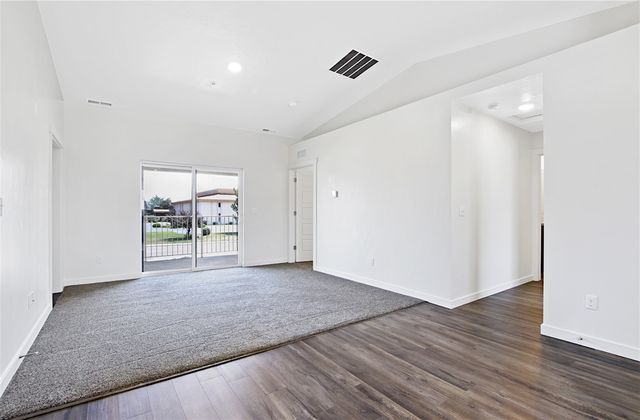 Foto del edificio - MOVE IN READY!
