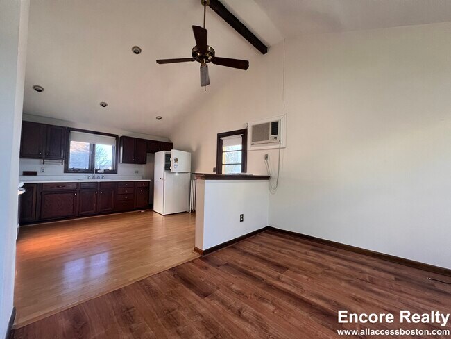 Foto del edificio - 186 Powder House Blvd