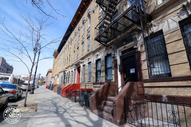 Building Photo - 423 Rogers Ave