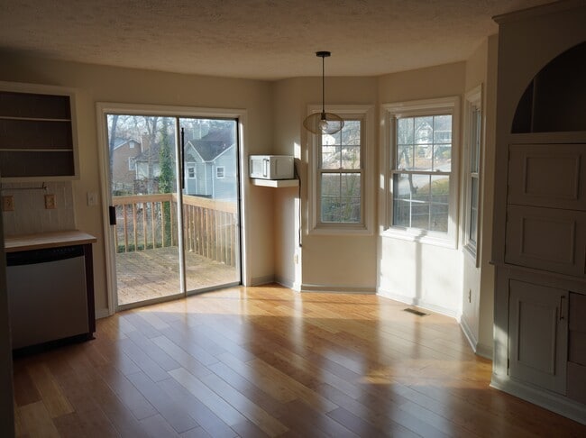 Building Photo - 218 John Wesley Dr