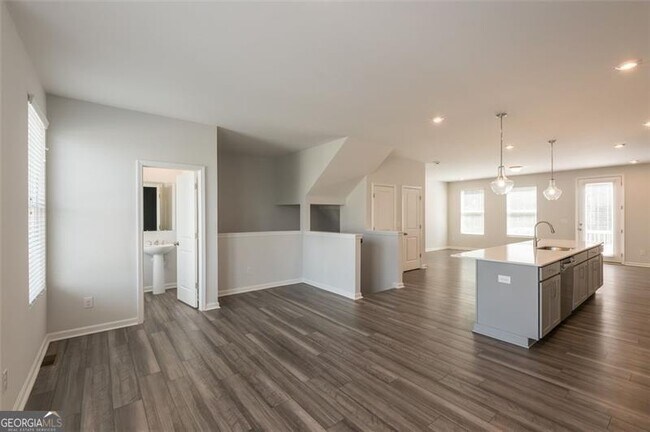 Building Photo - 381 Skylar Way SE