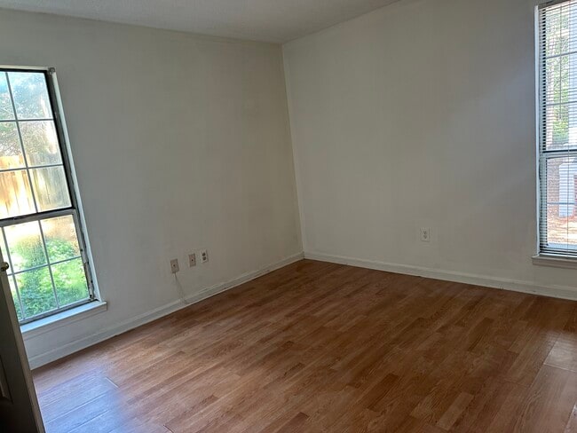 Building Photo - 303 Granville Ct