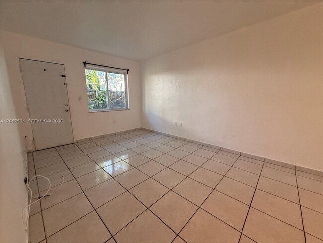 Foto del edificio - 1860 SW 22nd St