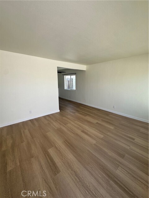 Foto del edificio - 4555 W 165th St
