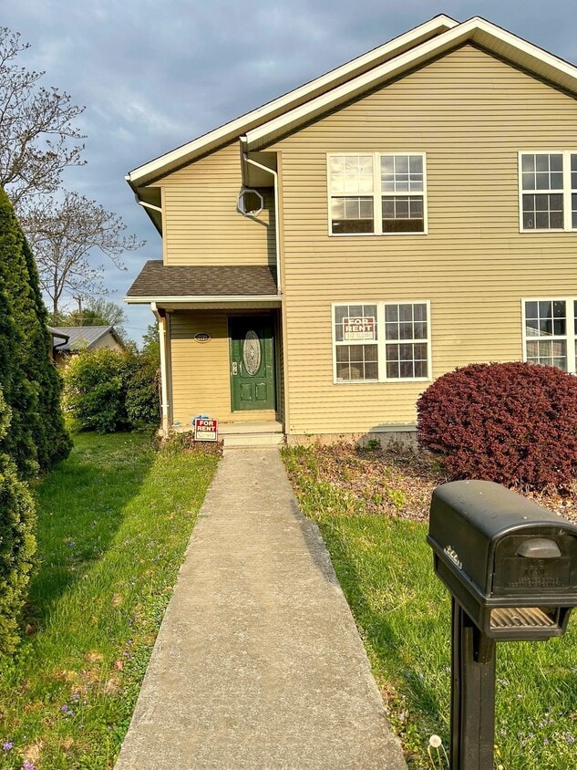 2227 H St, Bedford, IN 47421 Townhome Rentals in Bedford IN