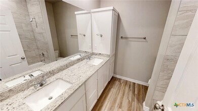 Building Photo - 2107 Wildewood Dr