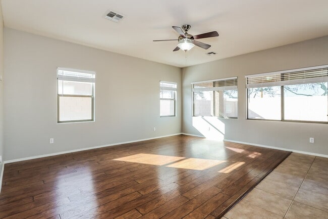 Foto del edificio - 14436 N 162nd Ln