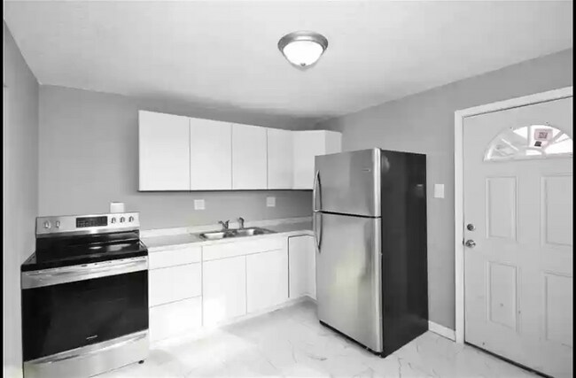 Building Photo - 494 8th St