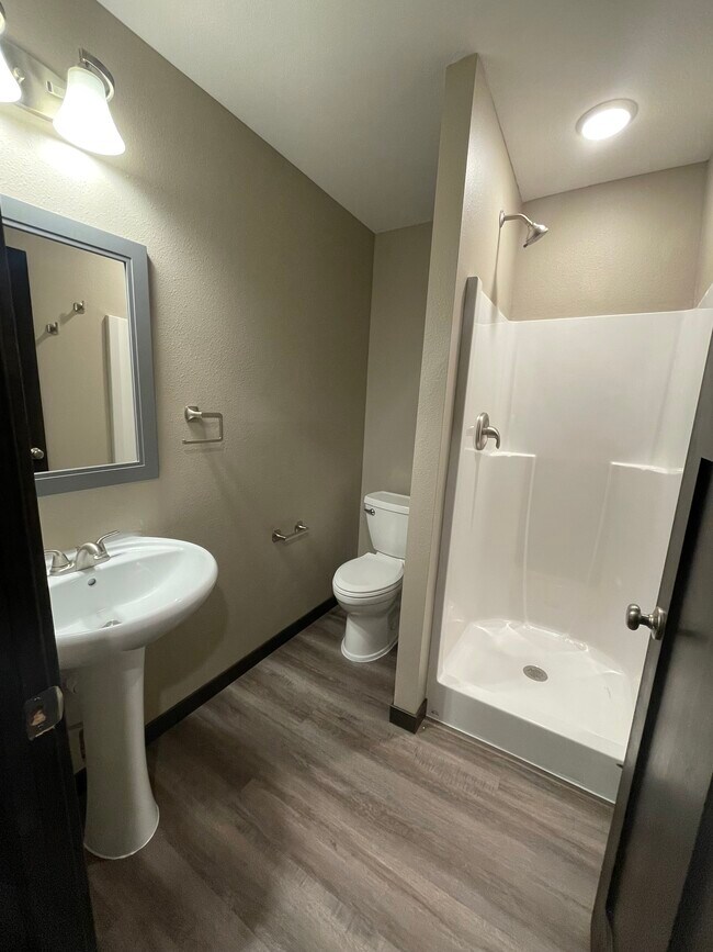 3/4 bath - 416 N Broad St