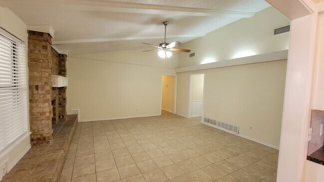 Foto del edificio - 3/2/2 in Frenship with a Sunroom