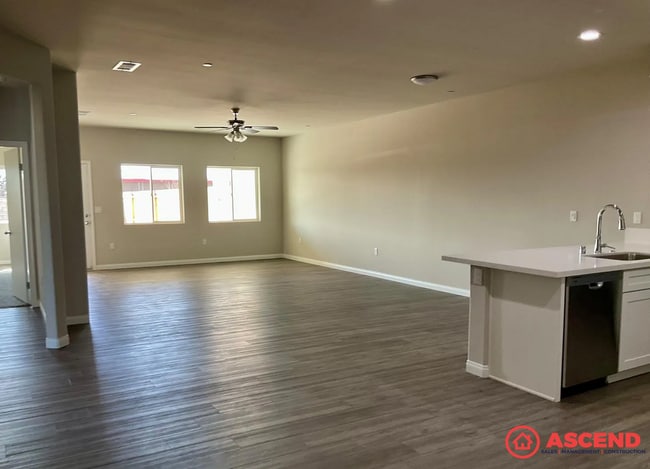 Building Photo - Spacious 4-Bedroom, 2-Bath Home with Fireplace, Garage & Full Appliances — No Pets