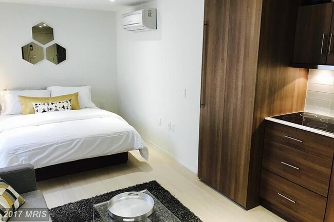 Photo - Studio @ Moda 17! House