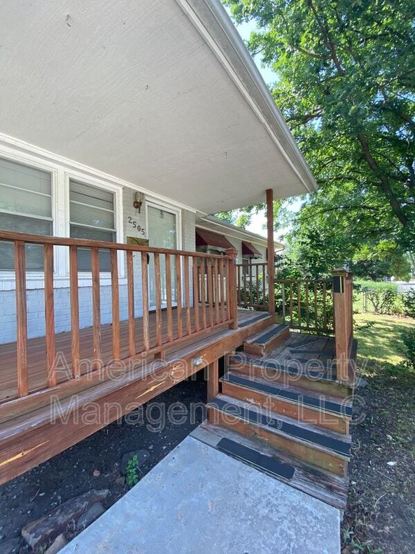 Building Photo - 2505 S Quebec Ave