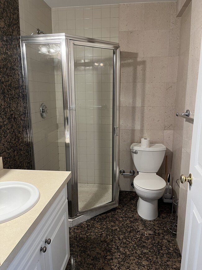 Tiled Bathroom - 33 Halsey Street