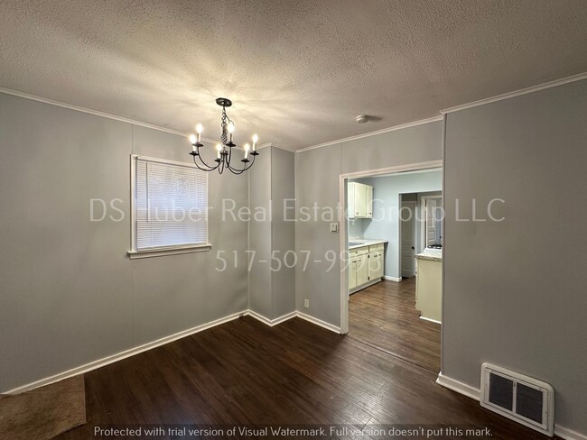 Building Photo - 2 bedroom home with garage, basement and s...