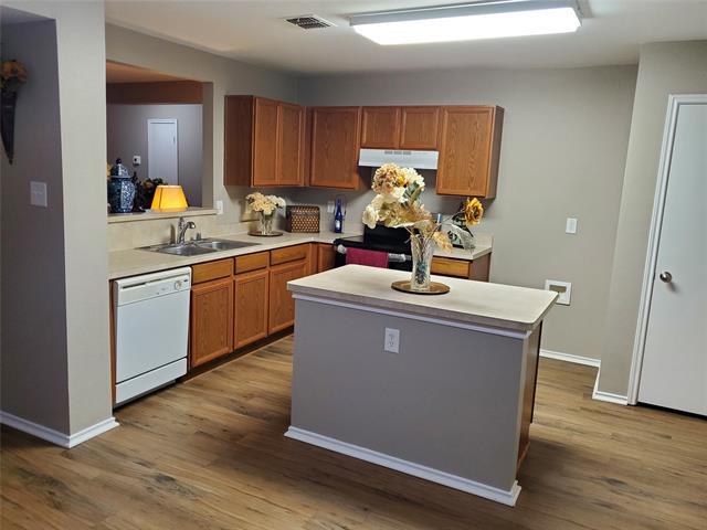 Foto del edificio - 2329 Emerald Ln