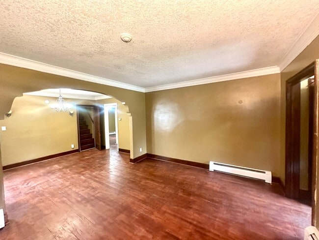 Building Photo - Charming 3 Bedroom Single Family Home Avai...