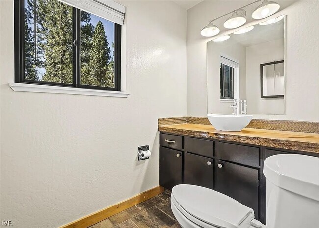 Building Photo - Pet Friendly