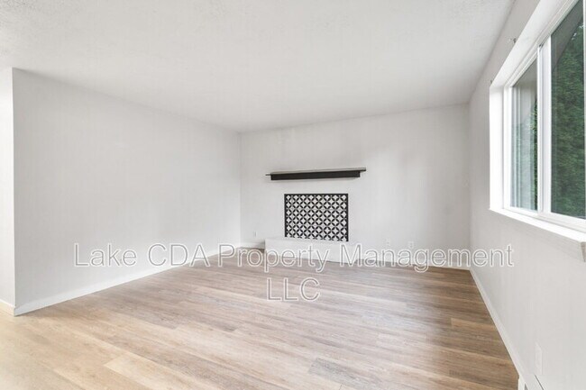 Foto del edificio - 1099 Woolsey Dr