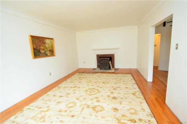 Foto del edificio - 142 S Maple Ave