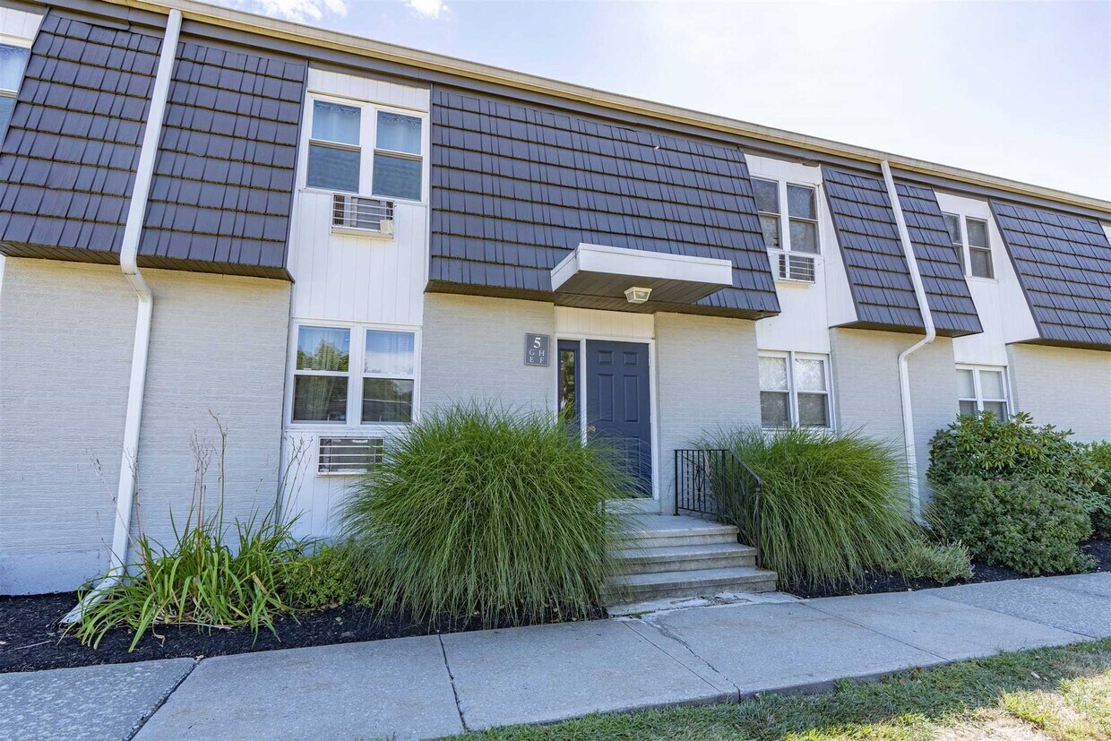 5 White Gate Rd Unit E, Wappingers Falls, NY 12590 Condo for Rent in