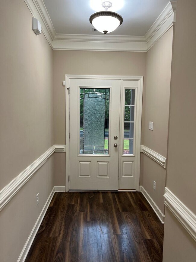 Foto del edificio - Stunning 3 Bed 2.5 Bath Townhome with Acce...