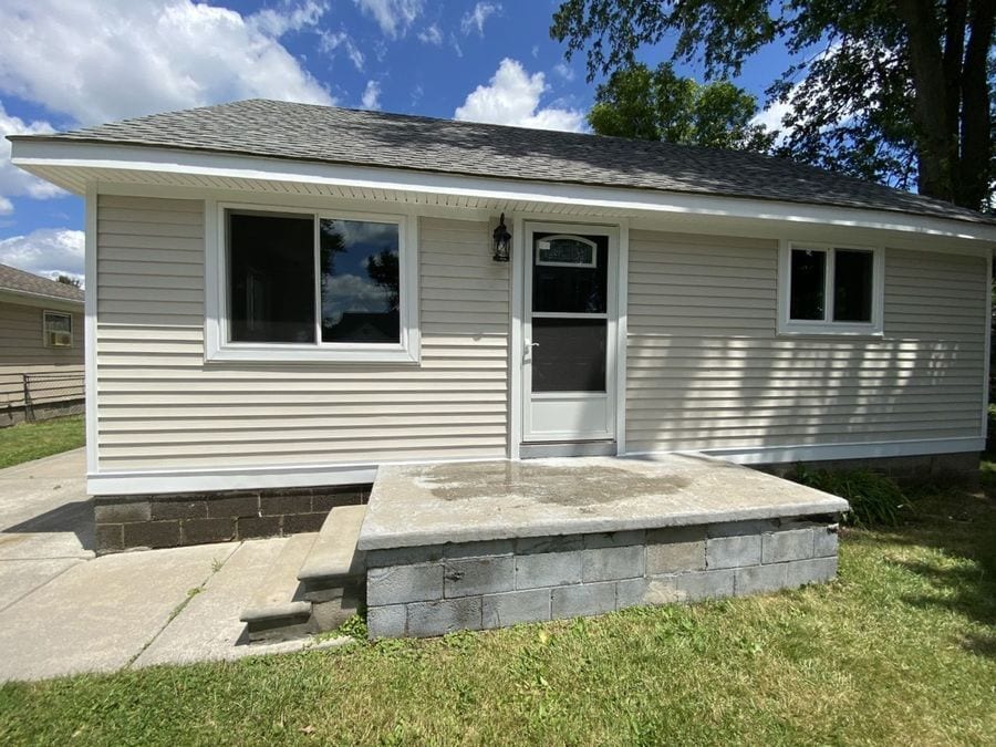 Primary Photo - 22011 Maple-