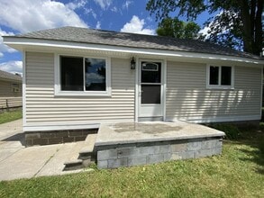 Building Photo - 22011 Maple Ave