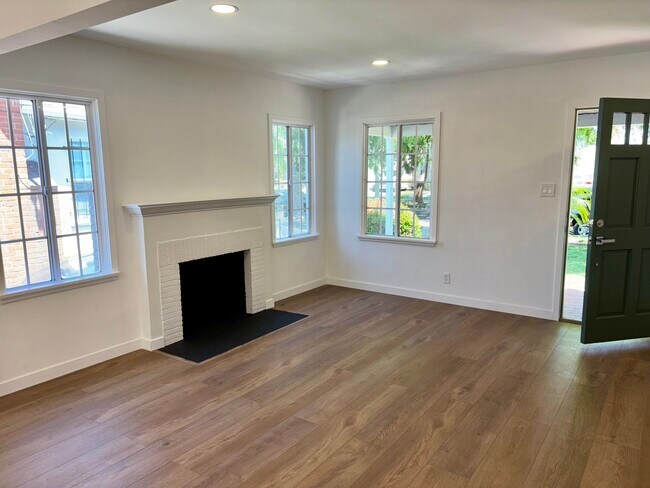 Salón 1 - 3721 Potomac Ave